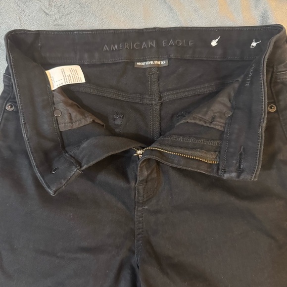 American Eagle Outfitters Black Jean Shorts High-Waisted Raw Hem
#1060 - Picture 4 of 7